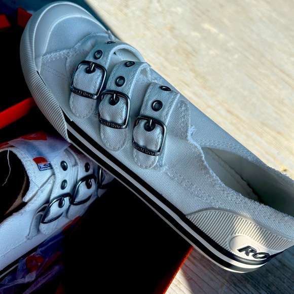 Shoes - Rocket Dog slip on women’s 8.5